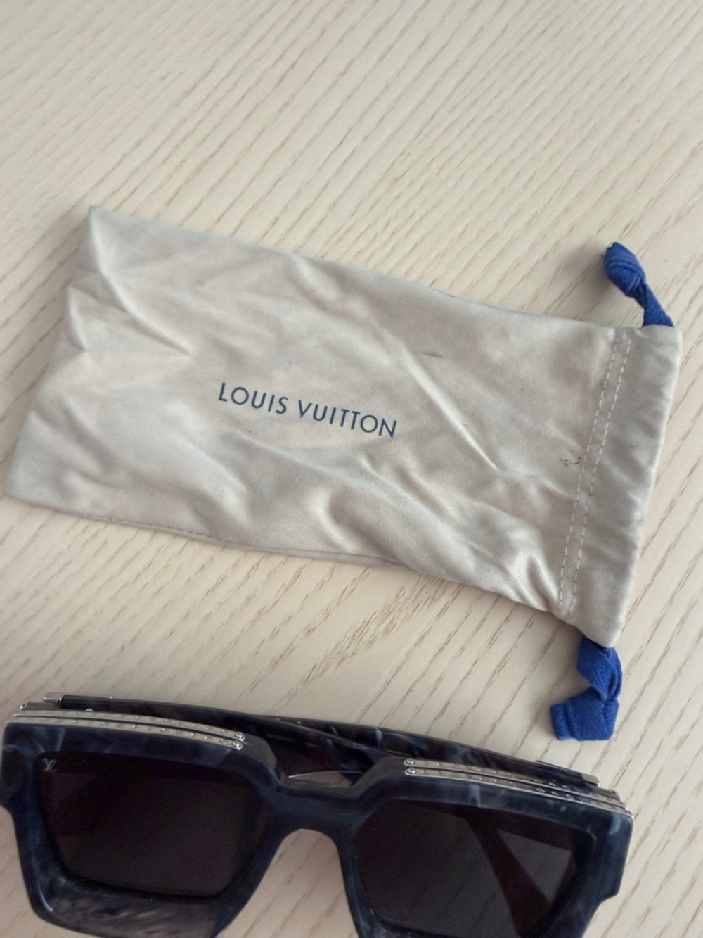 Louis Vuitton Sunglasses - Picture 13 of 13